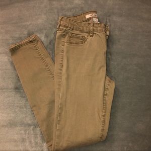 Skinny mid-rise jeans